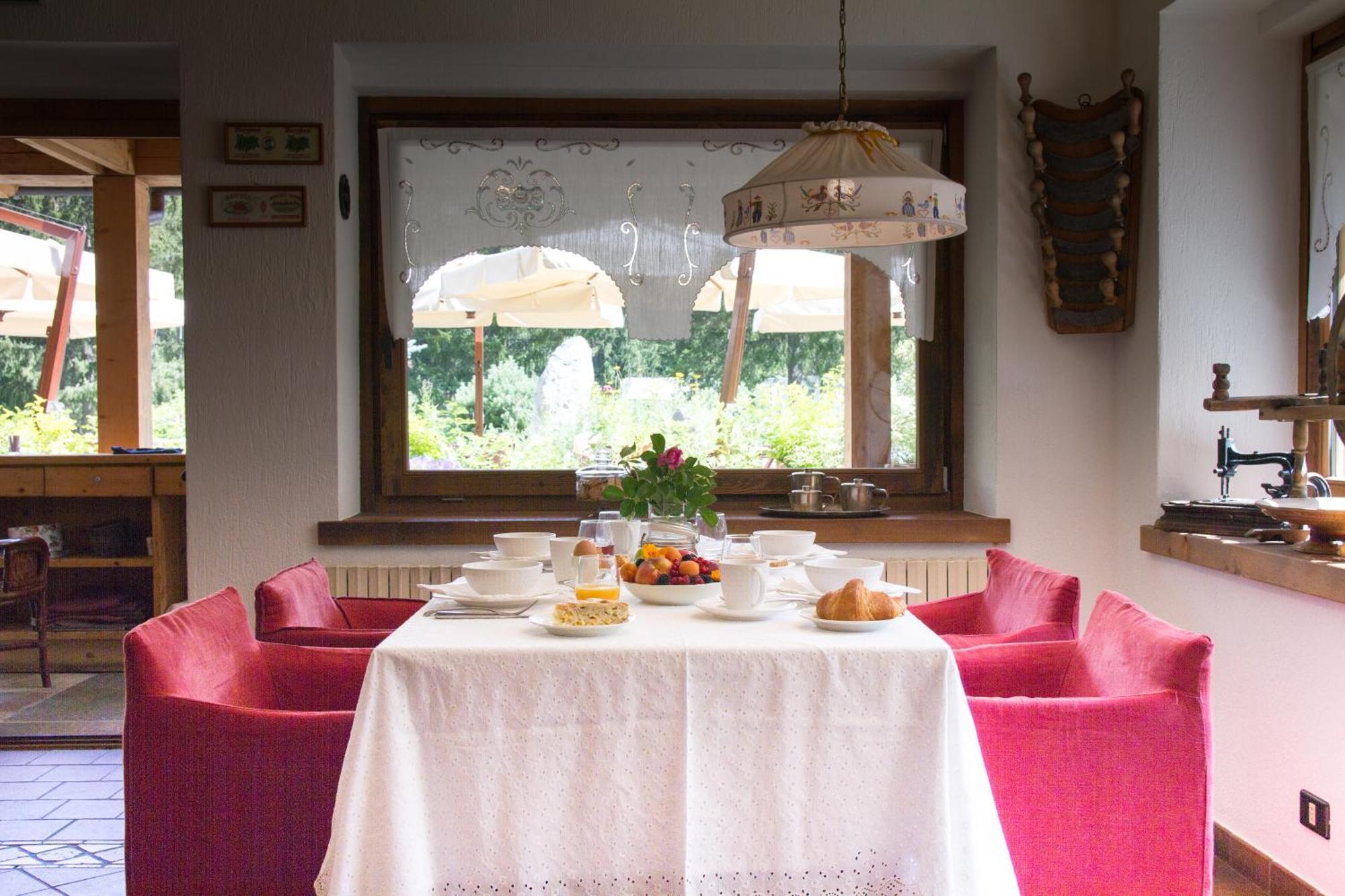 לה טוויל Chalet Eden Eco Hotel, Restaurant & Wellness מראה חיצוני תמונה